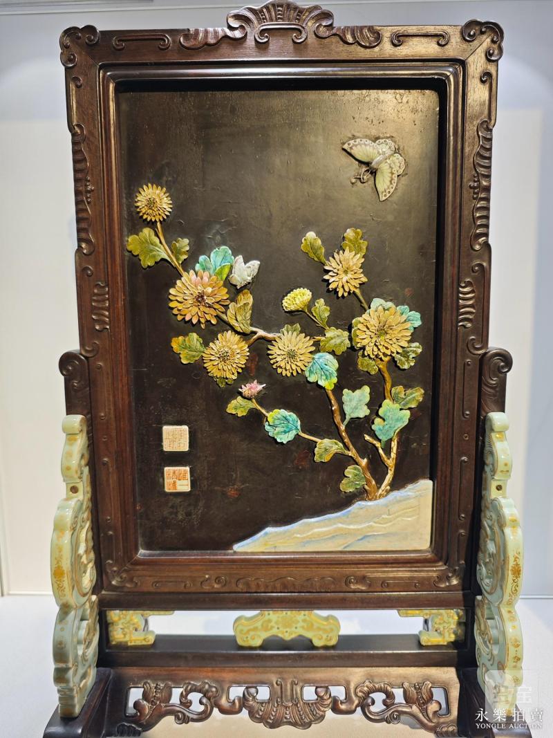 清乾隆 御制紫檀嵌瓷饰芙蓉石御题「菊花」转心插屏 - 图3